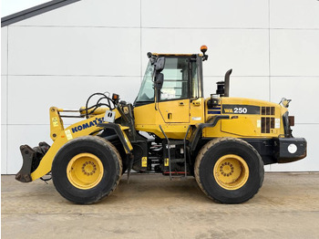 Cargadora de ruedas KOMATSU WA250