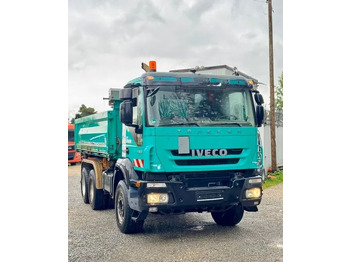 Camión volquete IVECO Trakker