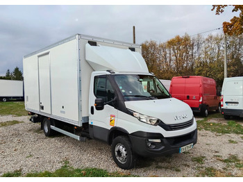 Camión caja cerrada IVECO Daily