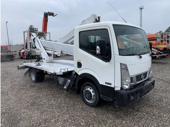 Camión con plataforma elevadora NISSAN