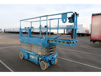 Camión con plataforma elevadora GENIE