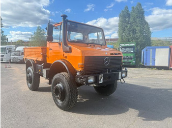 Camión caja abierta UNIMOG