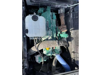 Excavadora de cadenas VOLVO EC240: foto 3