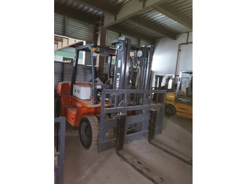 Carretilla elevadora diésel HELI 70 DIESEL FORKLIFT 7TON: foto 3