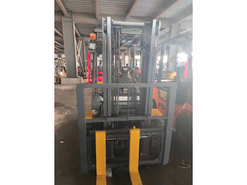 Leasing de KOMATSU FD30 KOMATSU FD30: foto 4