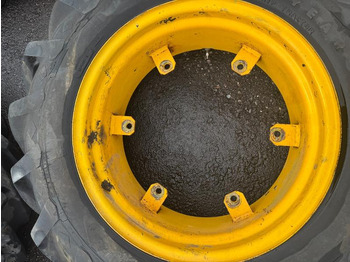 Maquinaria agrícola 1 GoodYear 12.4-24 traktordekk med felg: foto 5