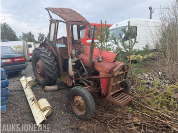 Tractor MASSEY FERGUSON