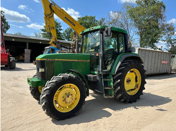 Tractor JOHN DEERE