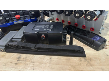 Maquinaria de construcción Proportional Valve Cetop valve 6 functions 16GPM 60 l/min + Scanreco G2B Radio Remote and manual operation: foto 4 Maquinaria de construcción Proportional Valve Cetop valve 6 functions 16GPM 60 l/min + Scanreco G2B Radio Remote and manual operation: foto 4