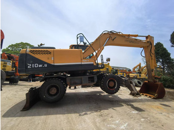 Excavadora de ruedas HYUNDAI