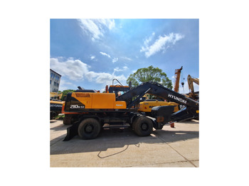 Excavadora de ruedas HYUNDAI