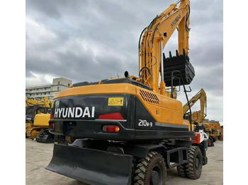 Excavadora de ruedas HYUNDAI