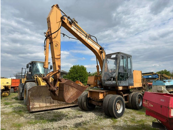Excavadora de ruedas CASE 588