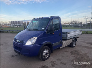 Camión caja cerrada IVECO