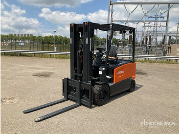Carretilla elevadora eléctrica DOOSAN