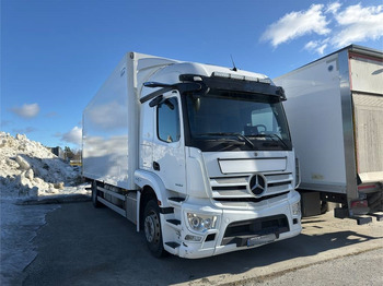Camión caja cerrada MERCEDES-BENZ Actros