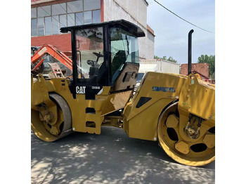 Apisonadora de asfalto CATERPILLAR