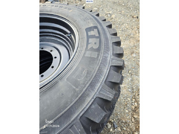 Rueda completa 4 Nokian tires on rims for JCB: foto 3