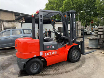 Carretilla elevadora diésel HELI FD35: foto 3