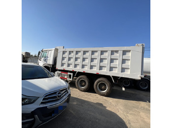 Camión volquete SINOTRUK HOWO