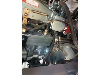 Camión volquete SINOTRUK HOWO: foto 3