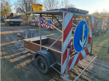Remolque Nissen Absperrtafel nach RSA VZ 616 Verkehrsleittafel Verkehrsleitanhänger Verkehrssicherungsanhänger Absperrwand Sperrwand Horizont Trebbiner: foto 4