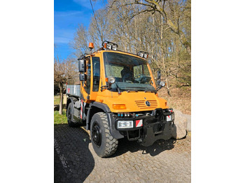Máquina quitanieve UNIMOG U400