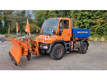 Máquina quitanieve UNIMOG