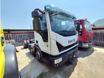 Camión chasis IVECO EuroCargo