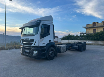 Camión chasis IVECO Stralis