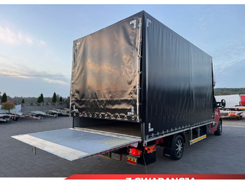 Furgoneta con lona RENAULT