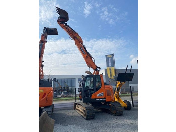 Excavadora de cadenas DOOSAN DX140LCR-5