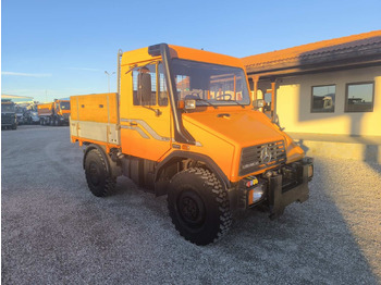 Camión volquete UNIMOG U90