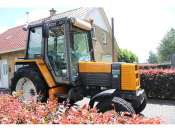 Tractor RENAULT