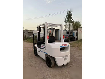 Carretilla elevadora TCM 830: foto 3