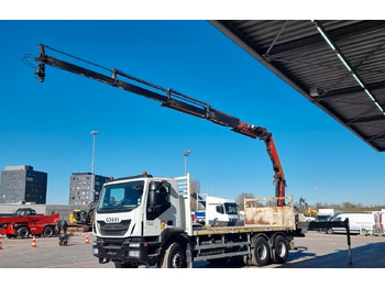 Camión caja abierta IVECO Trakker