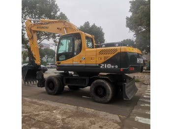 Excavadora de ruedas HYUNDAI R210