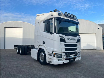 Camión chasis SCANIA R 580