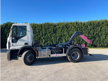 Camión multibasculante IVECO EUROCARGO 180E25 CON SCARRABILE NUOVO: foto 3 Camión multibasculante IVECO EUROCARGO 180E25 CON SCARRABILE NUOVO: foto 3