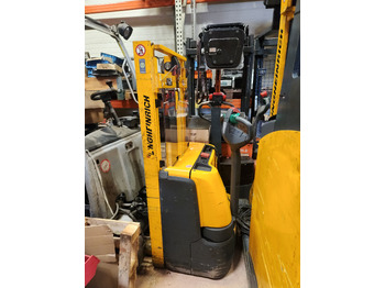 Apilador JUNGHEINRICH EJC