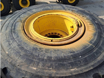 Neumáticos y llantas KOMATSU