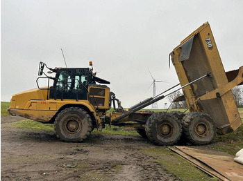 Dúmper articulado CATERPILLAR 730