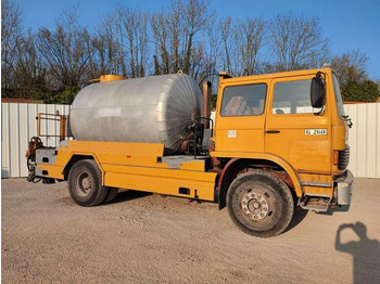 Distribuidor de asfalto RENAULT G 260