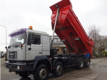 Camión volquete MAN
