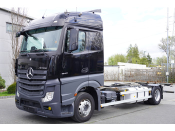 Camión chasis MERCEDES-BENZ Actros 1840