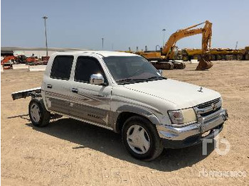 Pick-up TOYOTA HILUX Crew Cab: foto 4