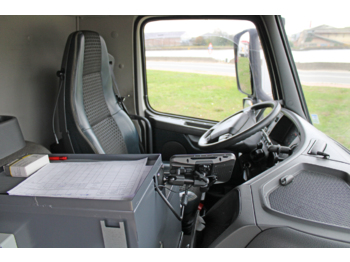Foto del interior 1: Camión cisterna Volvo FM