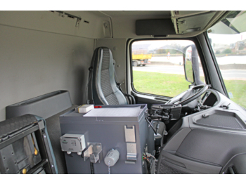 Foto del interior 2: Camión cisterna Volvo FM