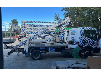 Camión con plataforma elevadora