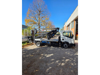 Camión con plataforma elevadora